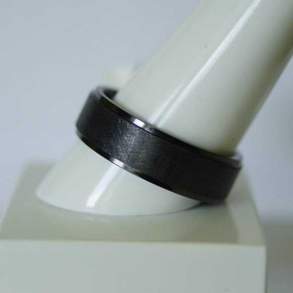Forge Titanium Men's Ring Sz 10 textured center, beveled edge - Picture 1 of 5